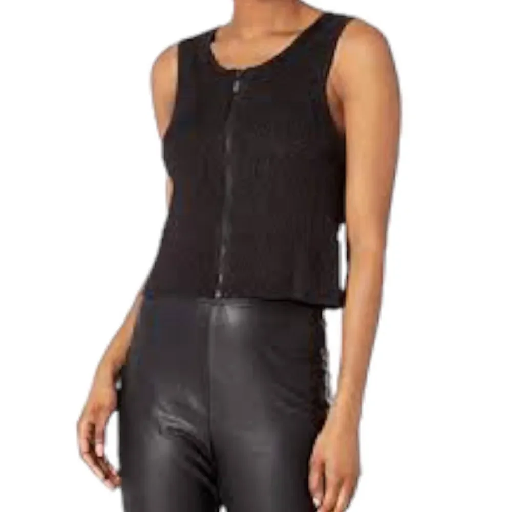 GUESS Los Angeles Front Zipper Ribbed Sweater Top in the Size Medium